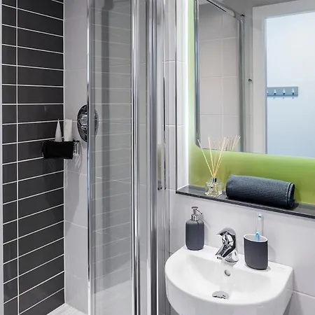 Zeni Apartments, 5 Bed Apartment In The Vibrant Docklands Apartment Dublin