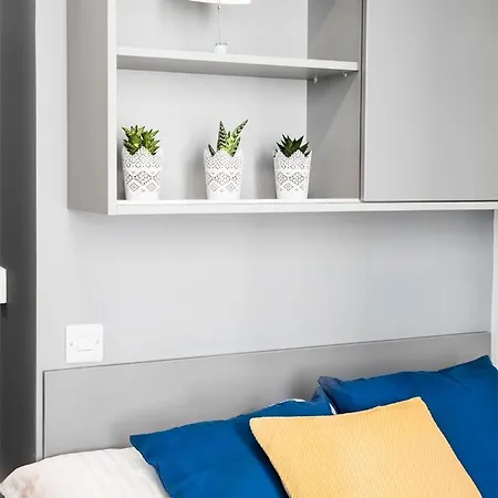 Apartment Zeni Apartments, 5 Bed Apartment In The Vibrant Docklands